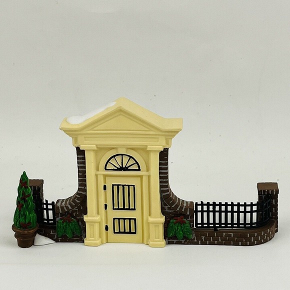 Dept 56 Olde World Antiques Gate‎ Porcelain Figures Disney Parks Village Series - Picture 2 of 8